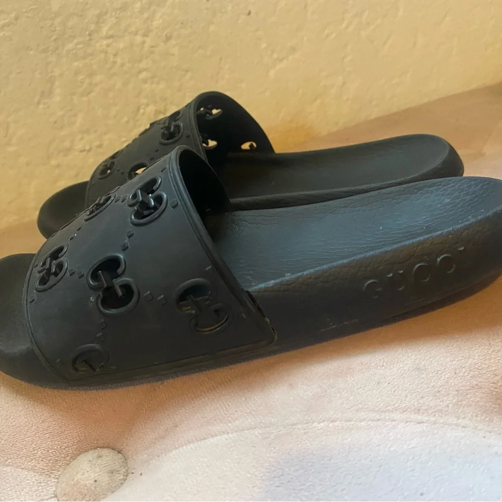 Gucci women’s pursuit GG Slide Sandals - Picture 6 of 7